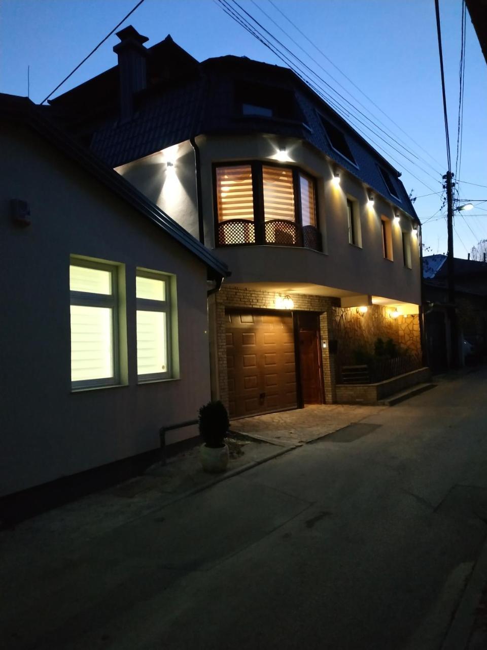 Center Apartment *